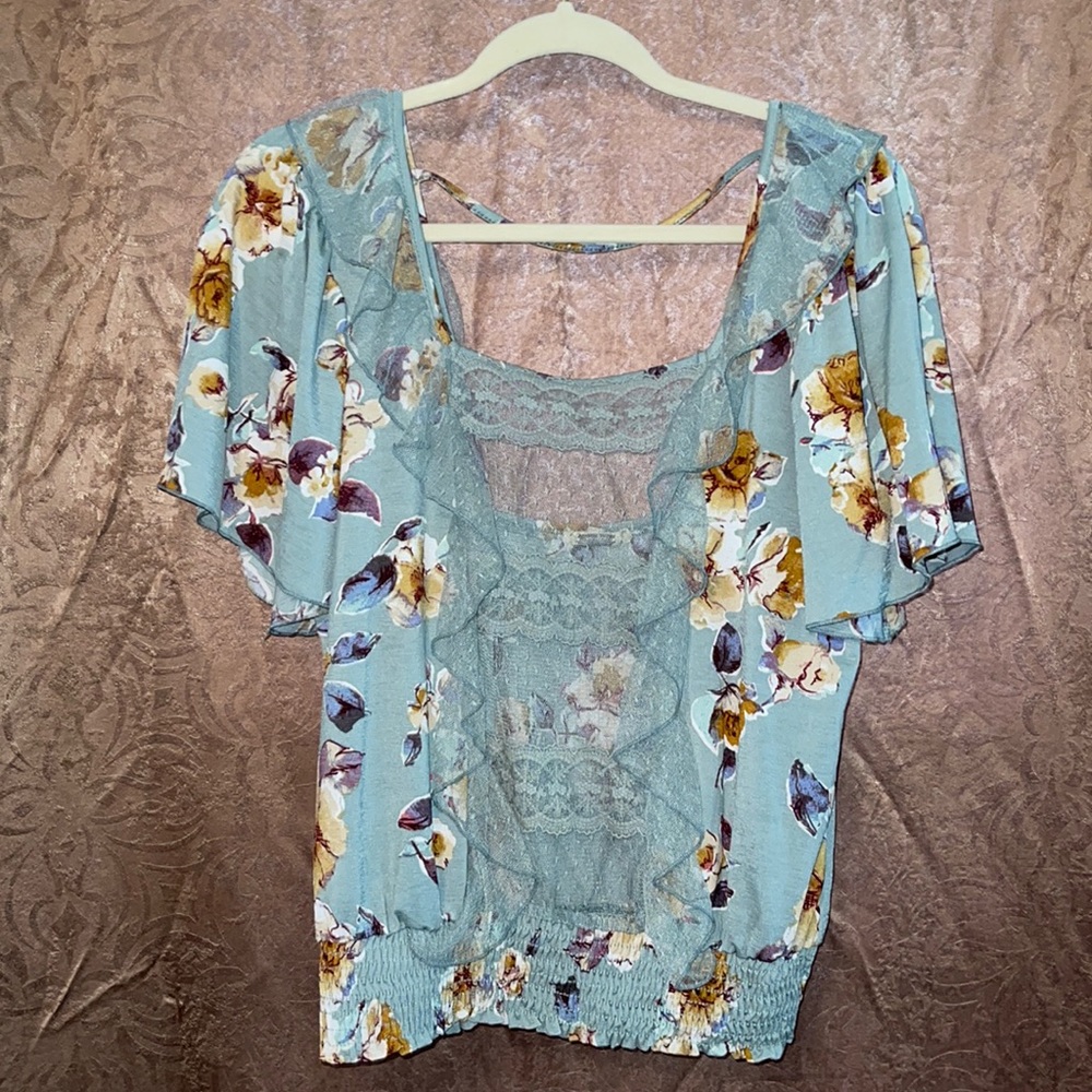 Floral lace front peekaboo summer time shirt
